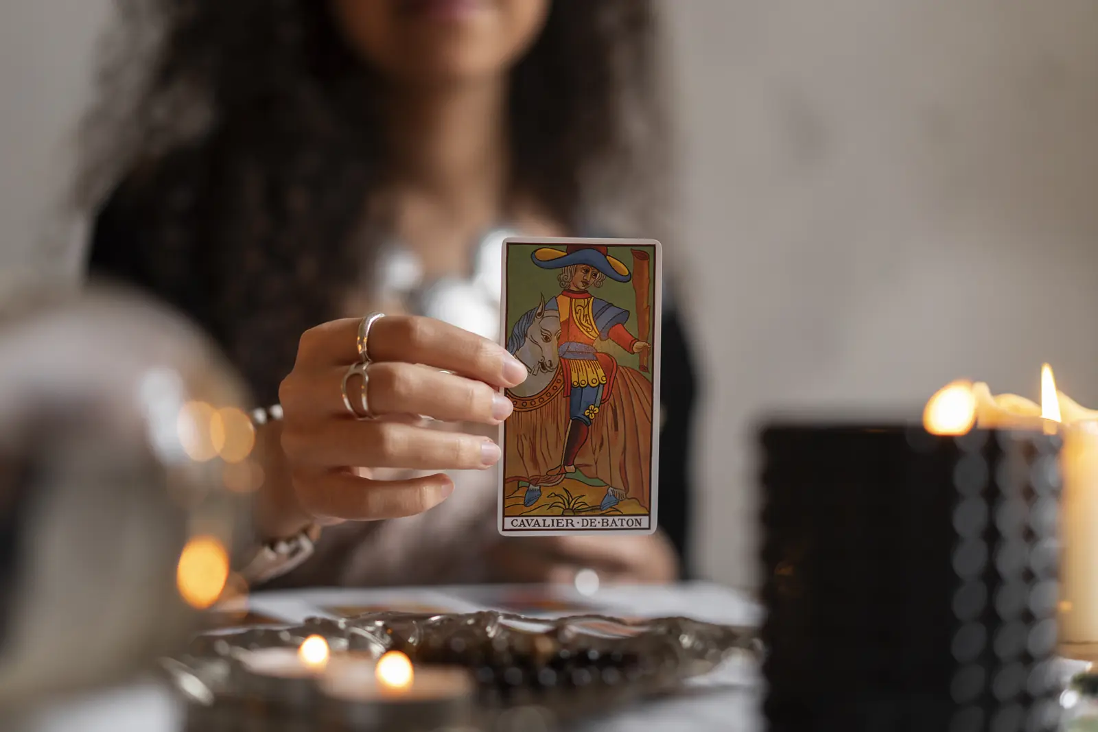 Lectura de tarot relacionada con la relación con un superior